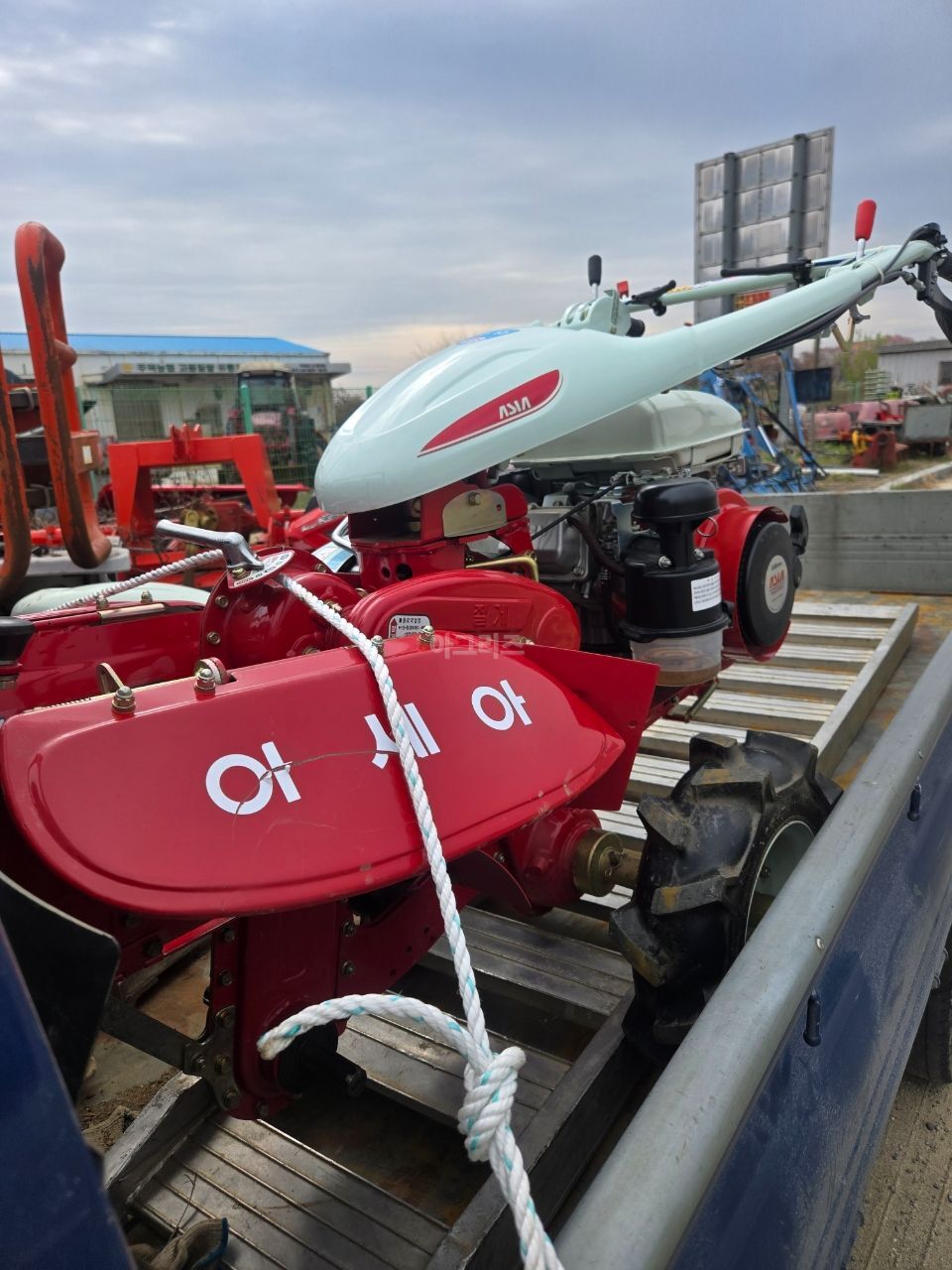 Shibaura Cultivator AMC-900 (6.5hp) 뒤우측면