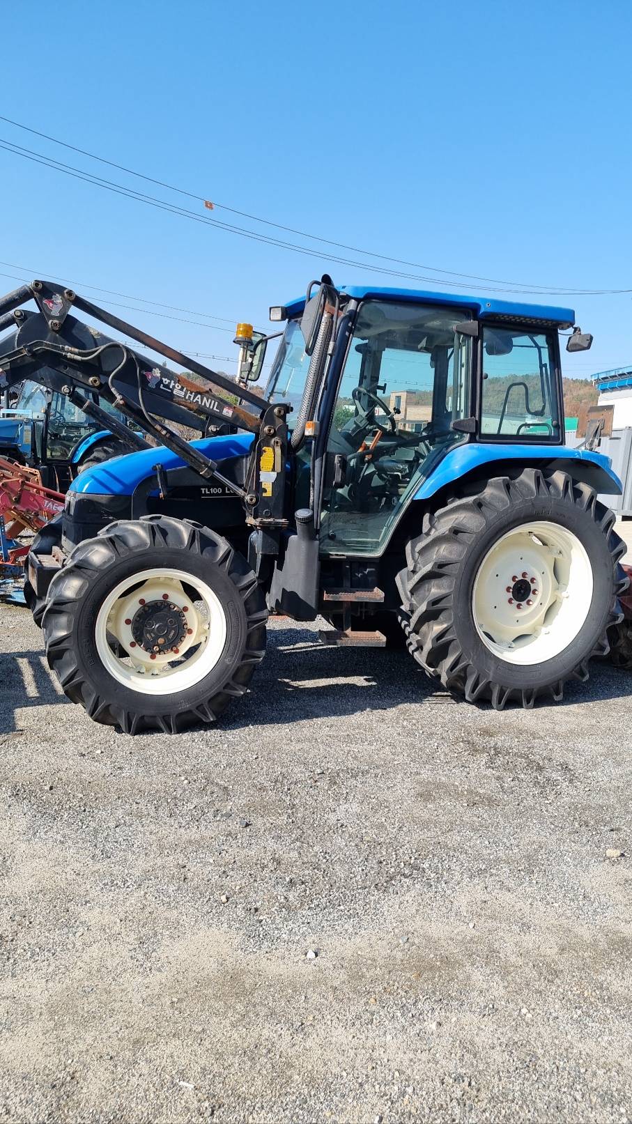 LS Tractor TL100  뒤우측면