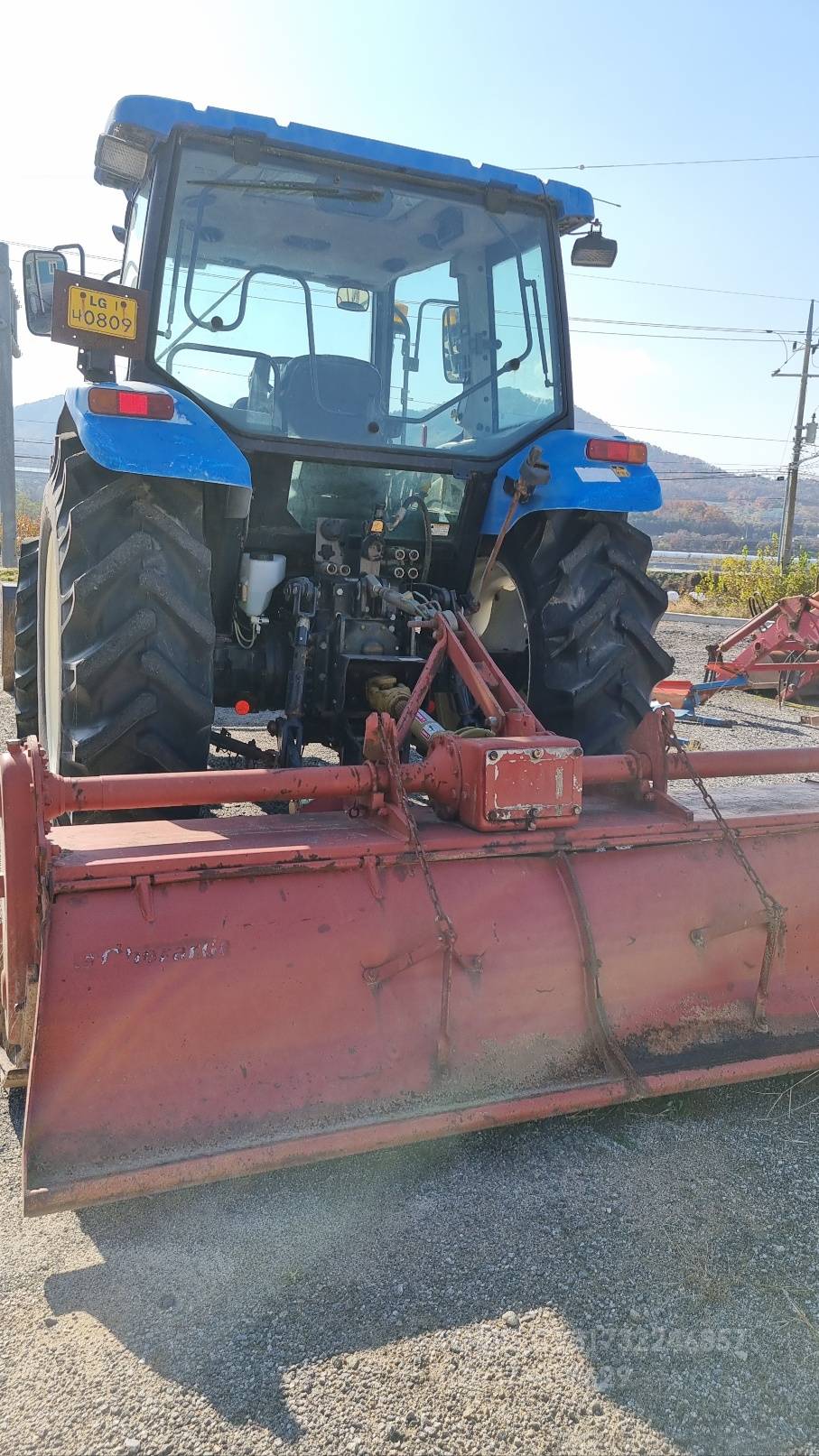 LS Tractor TL100  측면