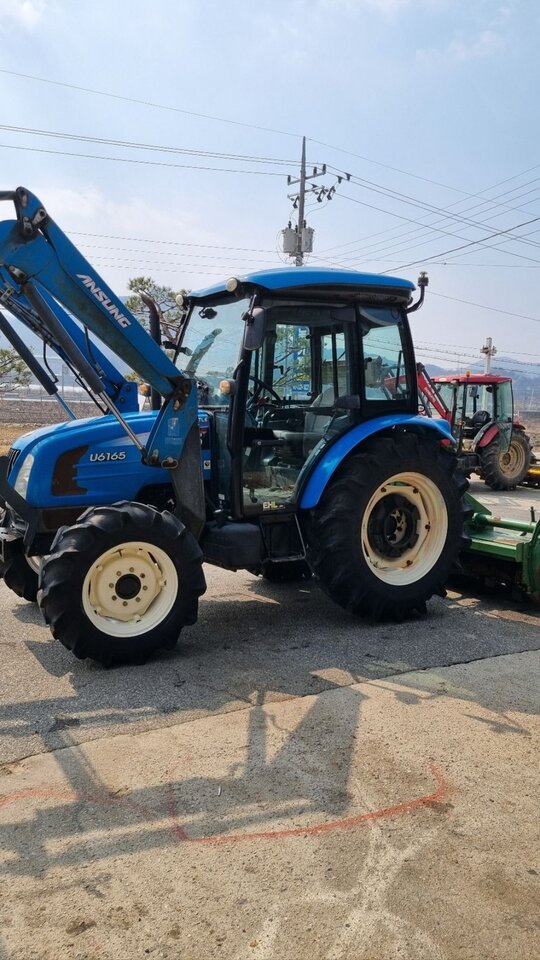 LS 트랙터 U6165 (67마력) 앞좌측면