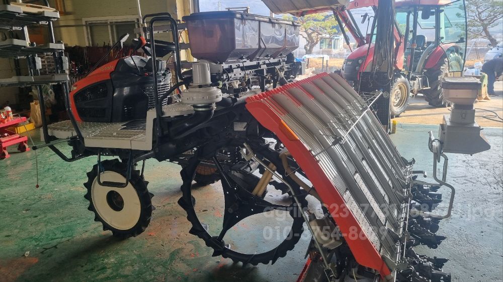 Kubota Rice transplanter KNW6S-GS (6Rows) 뒤우측면