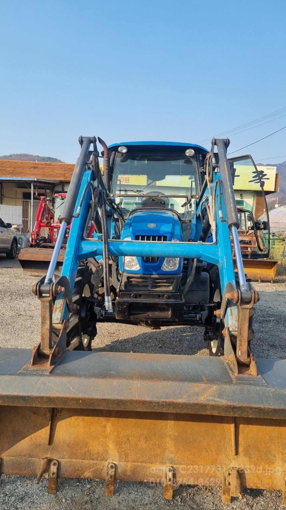 LS Tractor P7165 (72hp) 뒤우측면