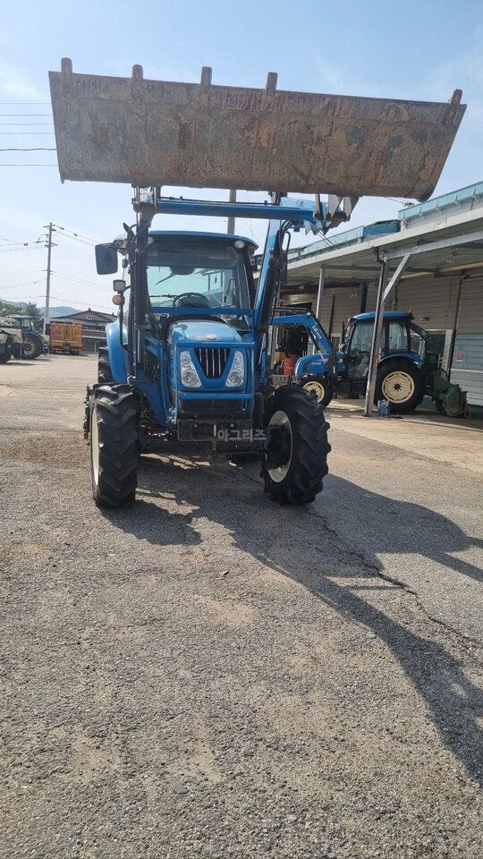 LS 트랙터 P7185 (88마력) 앞좌측면