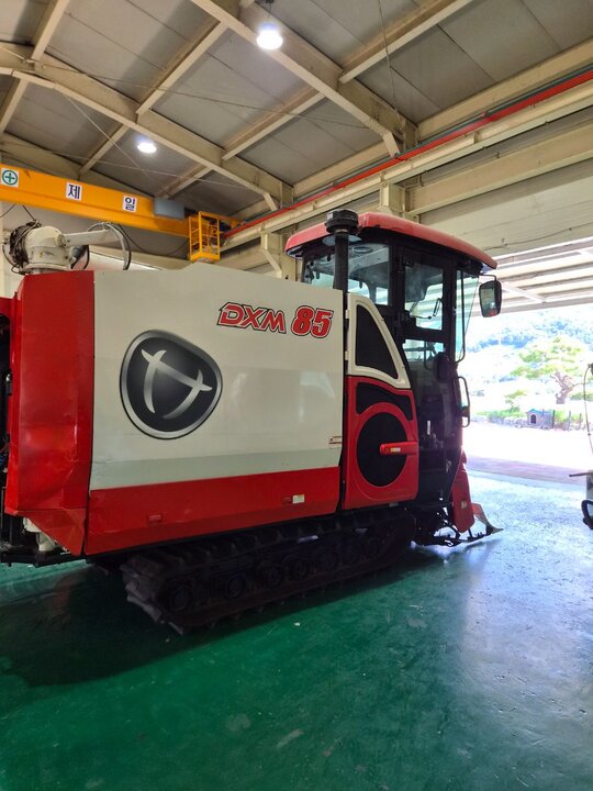 Daedong Combine Harvester DXM85GFC (5Rows) 앞좌측면