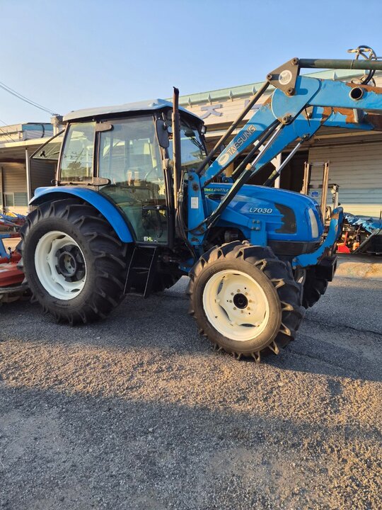 LS 트랙터 L7030 (85마력) 앞좌측면