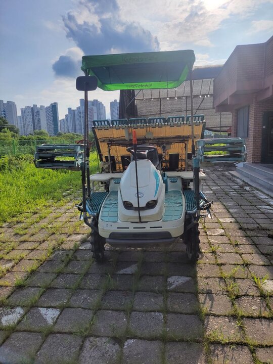 구보다 이앙기 KEP67R (6조식) 앞좌측면