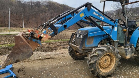 LS Tractor SN55 (55hp) 앞좌측면