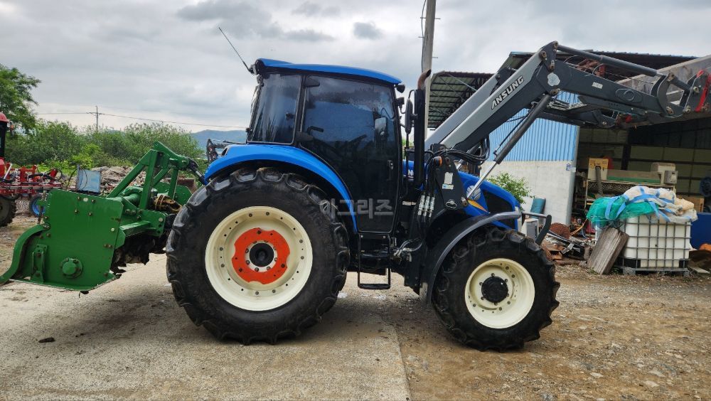 NewHolland Tractor T4.105 (105hp) 뒤우측면