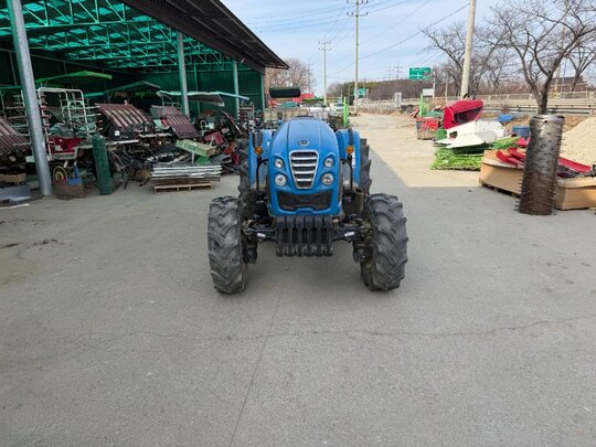 LS 트랙터 XR4155 (55.7마력) 앞좌측면