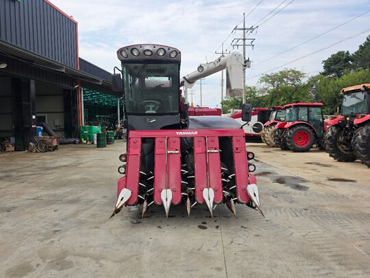 얀마 콤바인 YH6115 (6조식) 앞좌측면