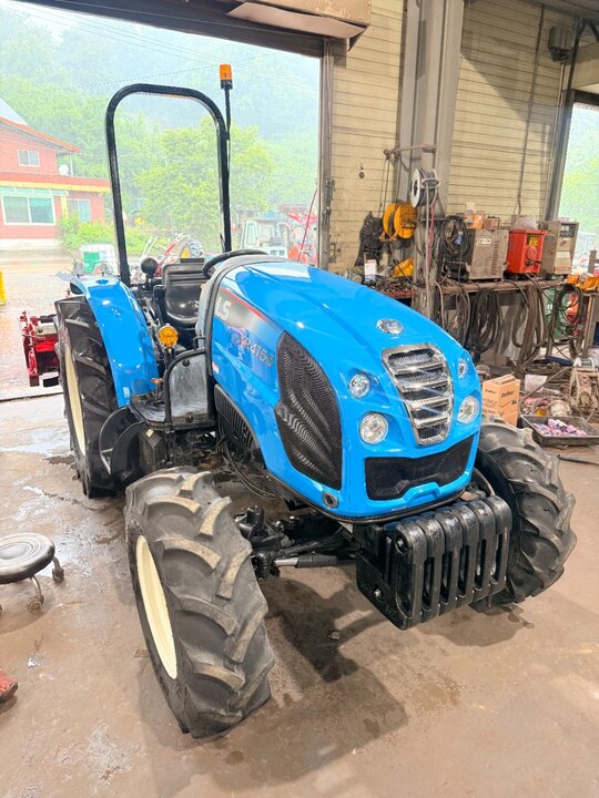 LS 트랙터 XR4155 (55.7마력) 앞좌측면