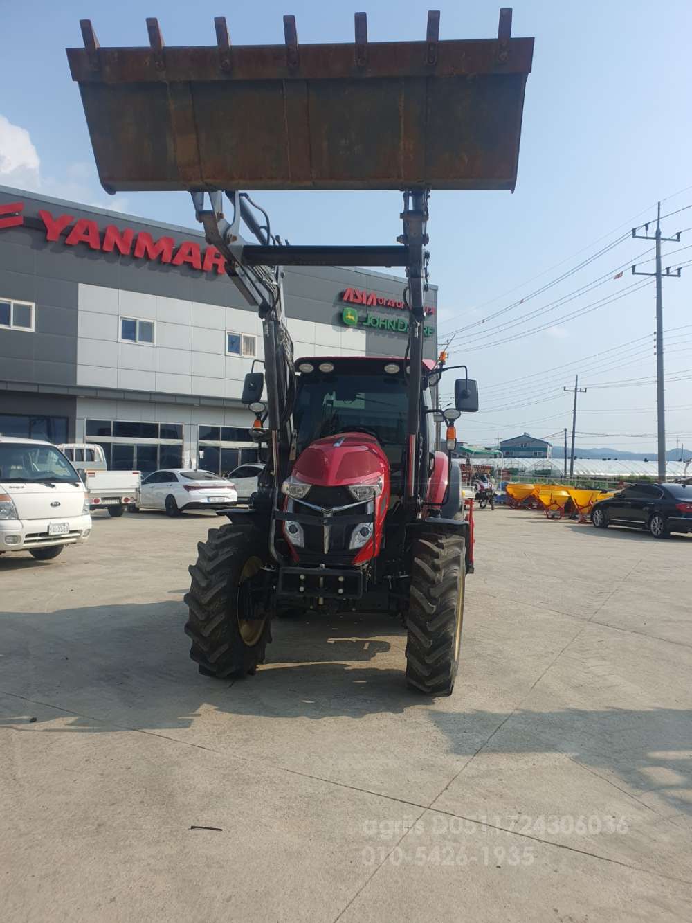 Yanmar Tractor YT5113A (113hp) 앞좌측면