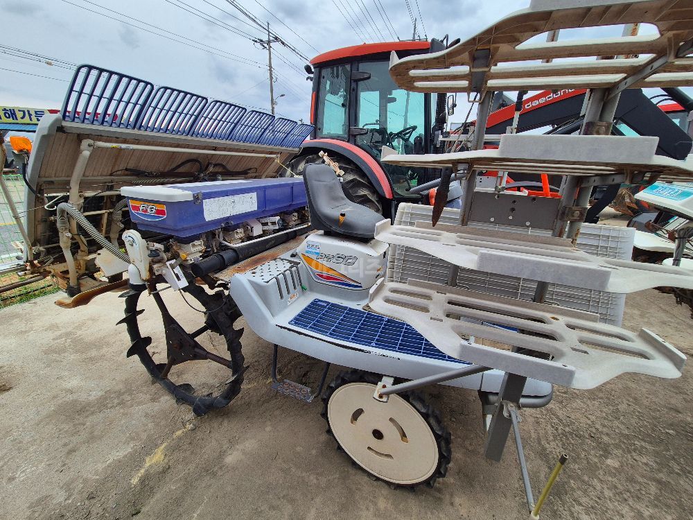 TYM Rice transplanter PZ60HGLF (6Rows) 뒤우측면