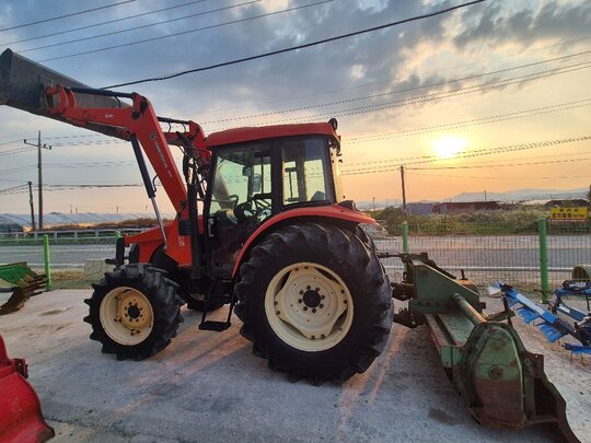 Daedong Tractor TS80 (80hp) 앞좌측면