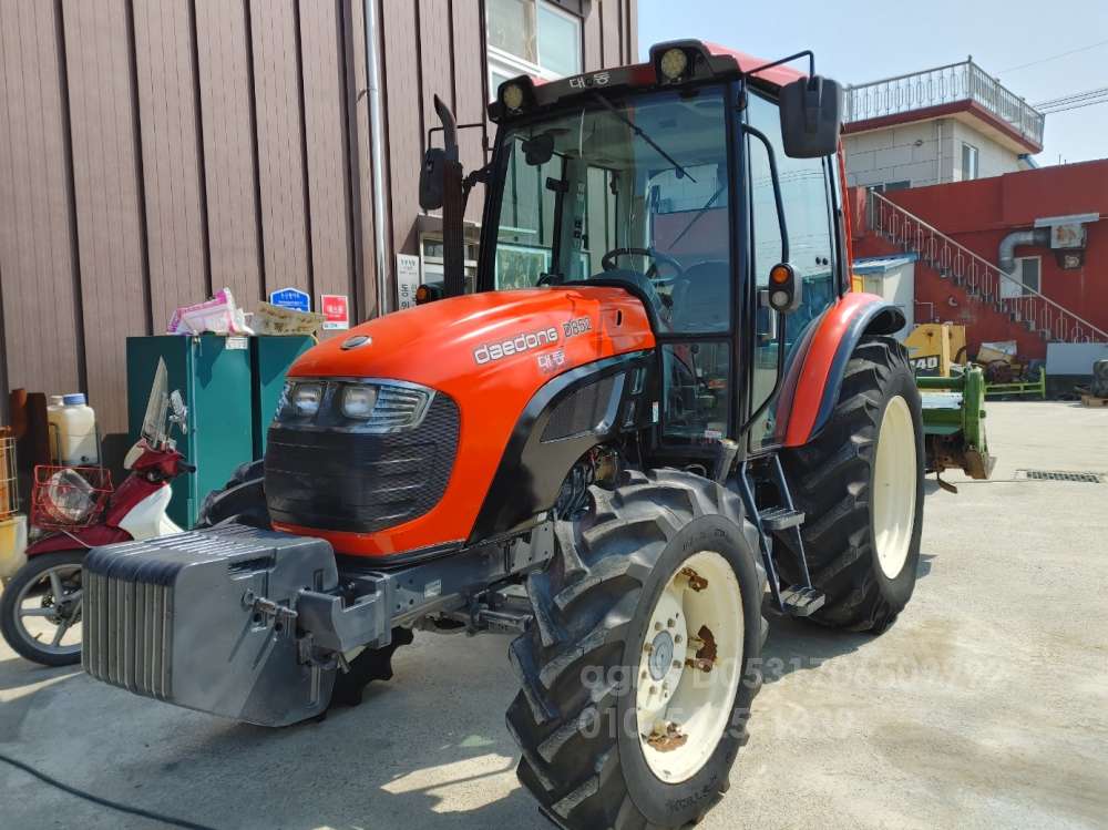 Daedong Tractor D852 (80hp) 앞좌측면