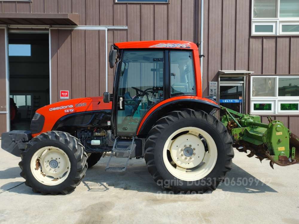 Daedong Tractor D852 (80hp) 뒤우측면