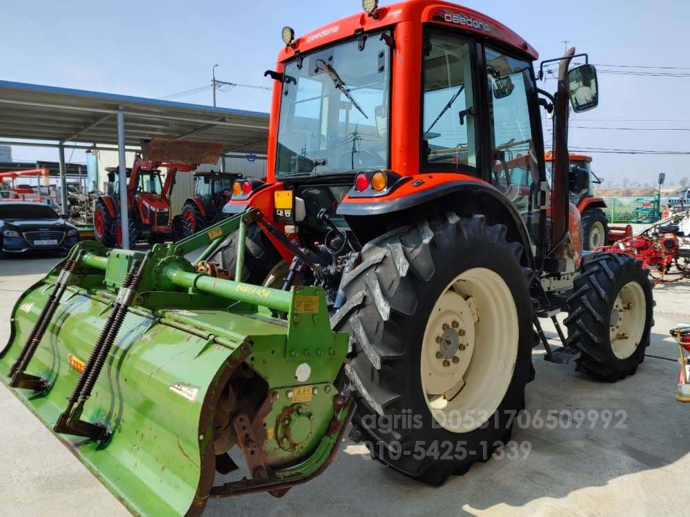 Daedong Tractor D852 (80hp) 측면