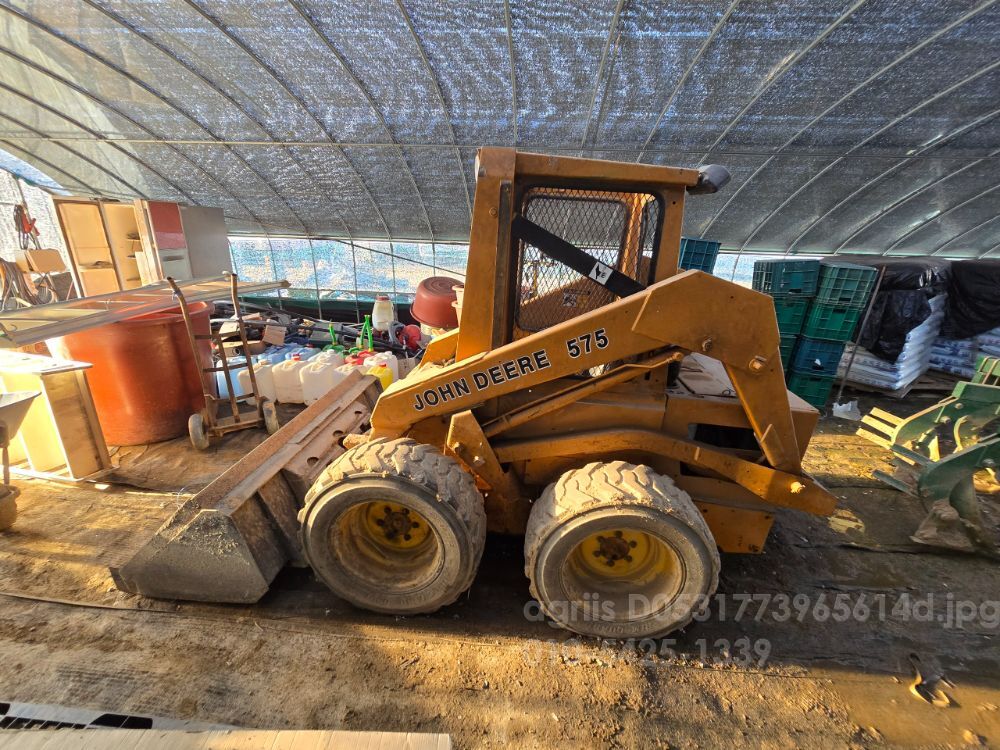 JohnDeere Skid steer loader 575  뒤우측면