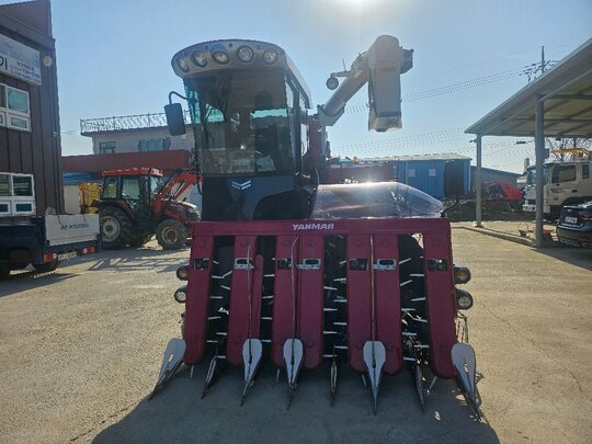 얀마 콤바인 YH7115 (7조식) 앞좌측면