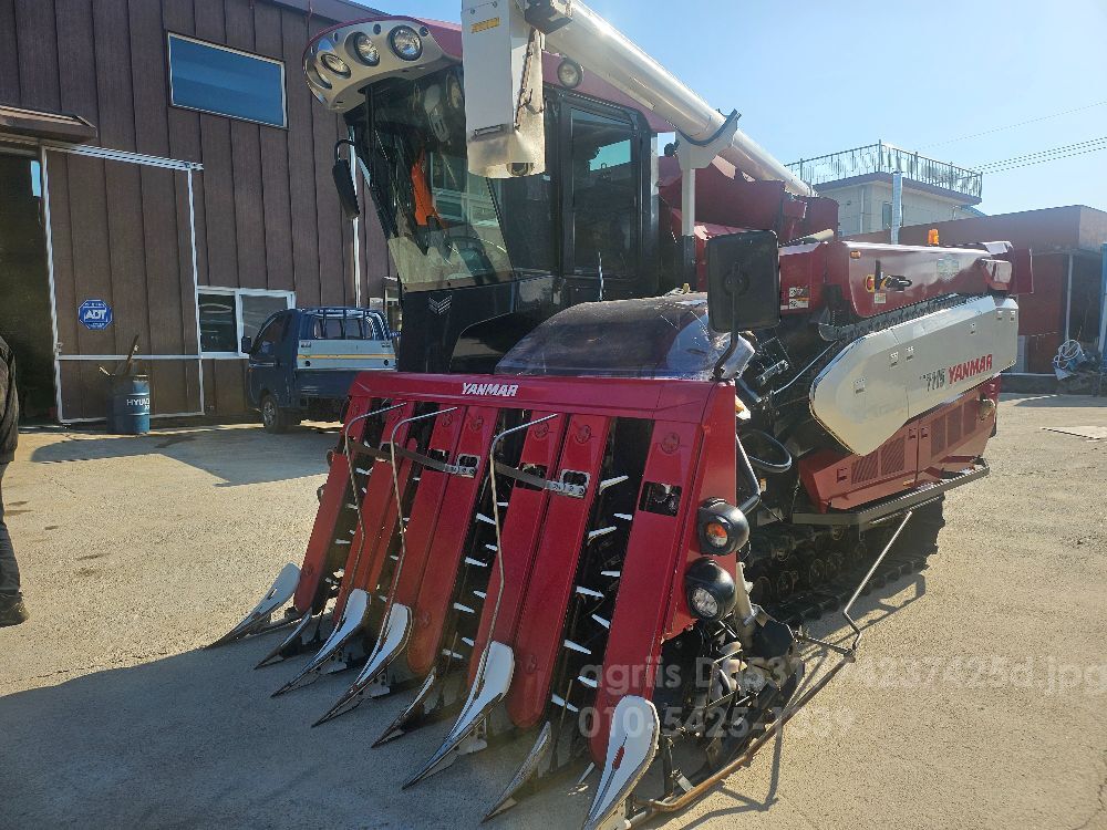 얀마 콤바인 YH7115 (7조식) 뒤우측면