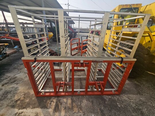  육묘상자 이송기 육묘상자 이송기  앞좌측면