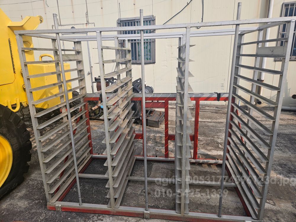  육묘상자 이송기 육묘상자 이송기  뒤우측면