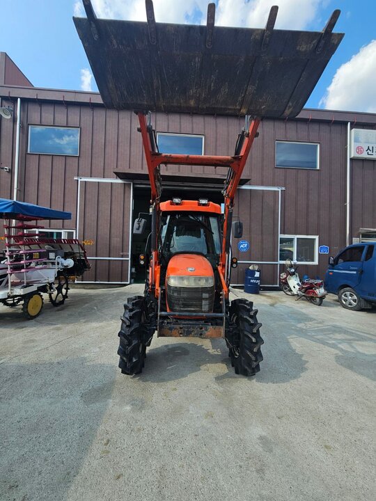 Daedong Tractor D500 (50hp) 앞좌측면