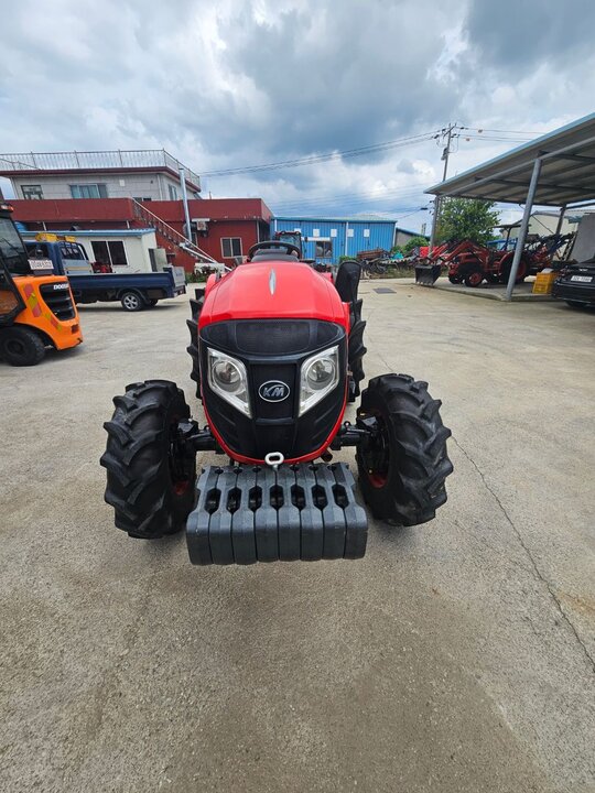 TYM Tractor A4800W (48hp) 앞좌측면
