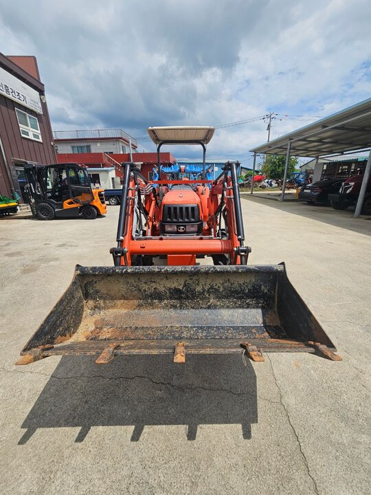 Kubota Tractor L430M (43hp) 앞좌측면