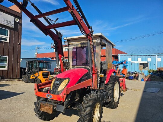 TYM 트랙터 T483 (48마력) 앞좌측면