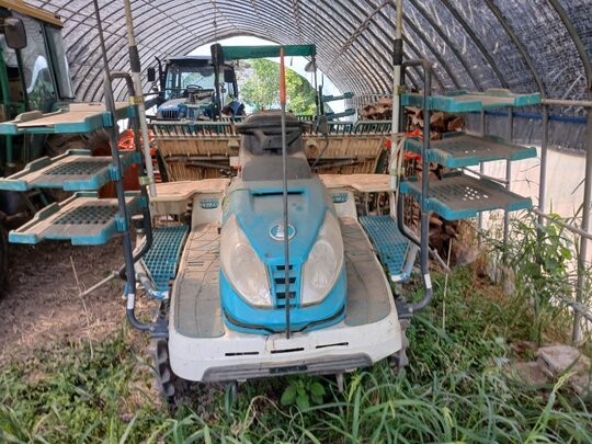 Kubota Rice transplanter KWP69DF (6Rows) 앞좌측면