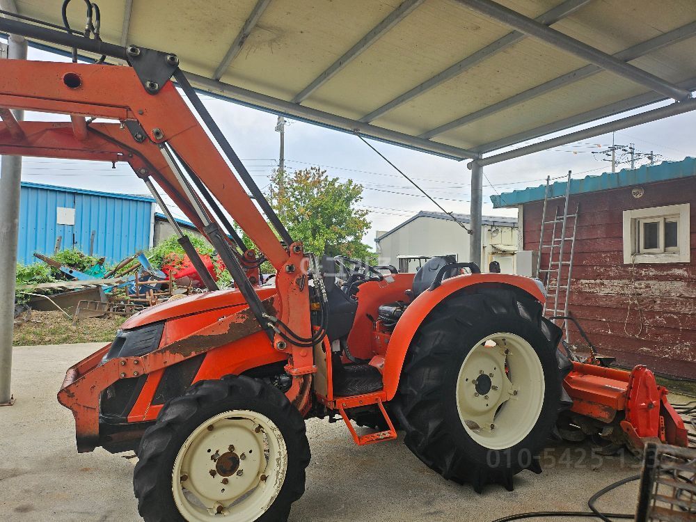 대동 트랙터 LX480L (48마력) 뒤우측면