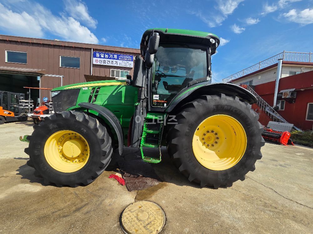 JohnDeere Tractor 7230R (230hp) 뒤우측면