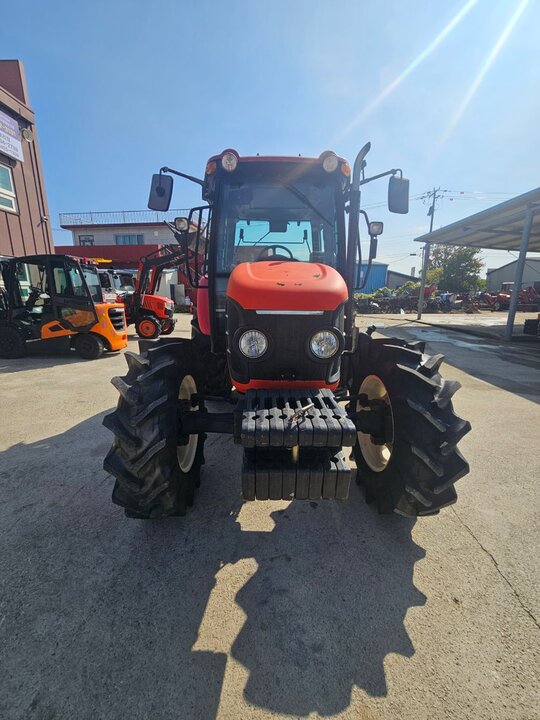 국제 트랙터 KX100 (100마력) 앞좌측면