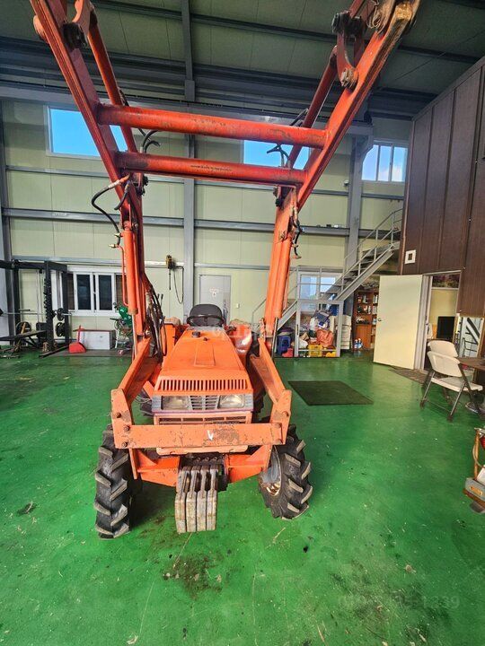 대동 트랙터 L300 (30마력) 앞좌측면