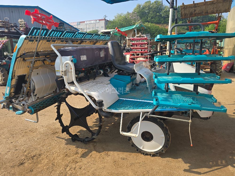 Kubota Rice transplanter KEP8DF (8Rows) 뒤우측면