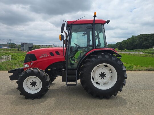 얀마 트랙터 EG83Y (83마력) 앞좌측면