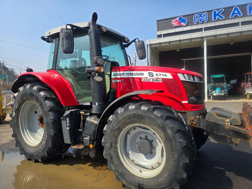  Tractor MF6714S (140hp) 앞좌측면