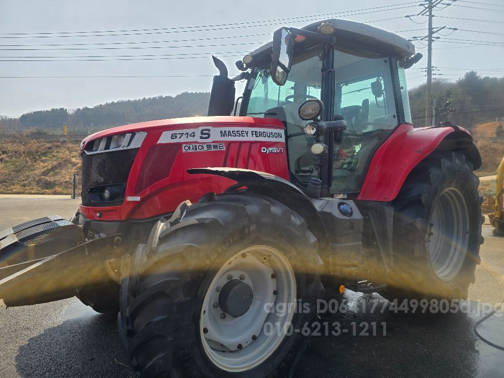  Tractor MF6714S (140hp) 뒤우측면