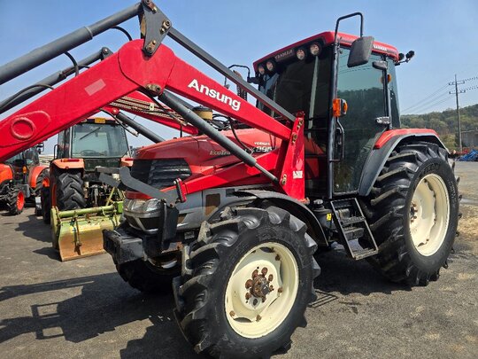 얀마 트랙터 FK895 (95마력) 앞좌측면