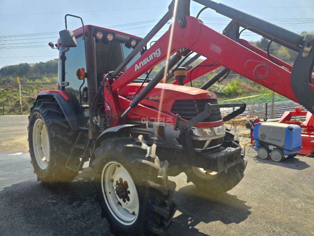 얀마 트랙터 FK895 (95마력) 뒤우측면
