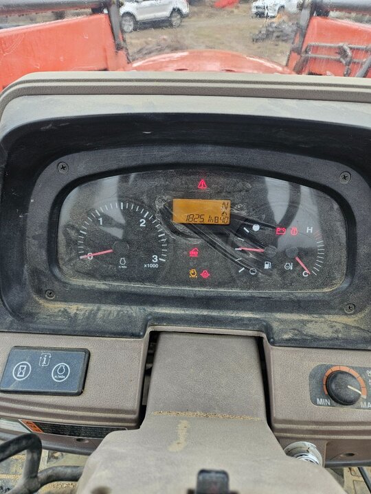 구보다 트랙터 M135X (135마력) 앞좌측면