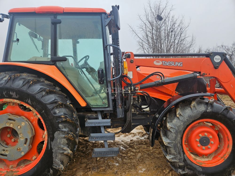 구보다 트랙터 M135X (135마력) 뒤우측면