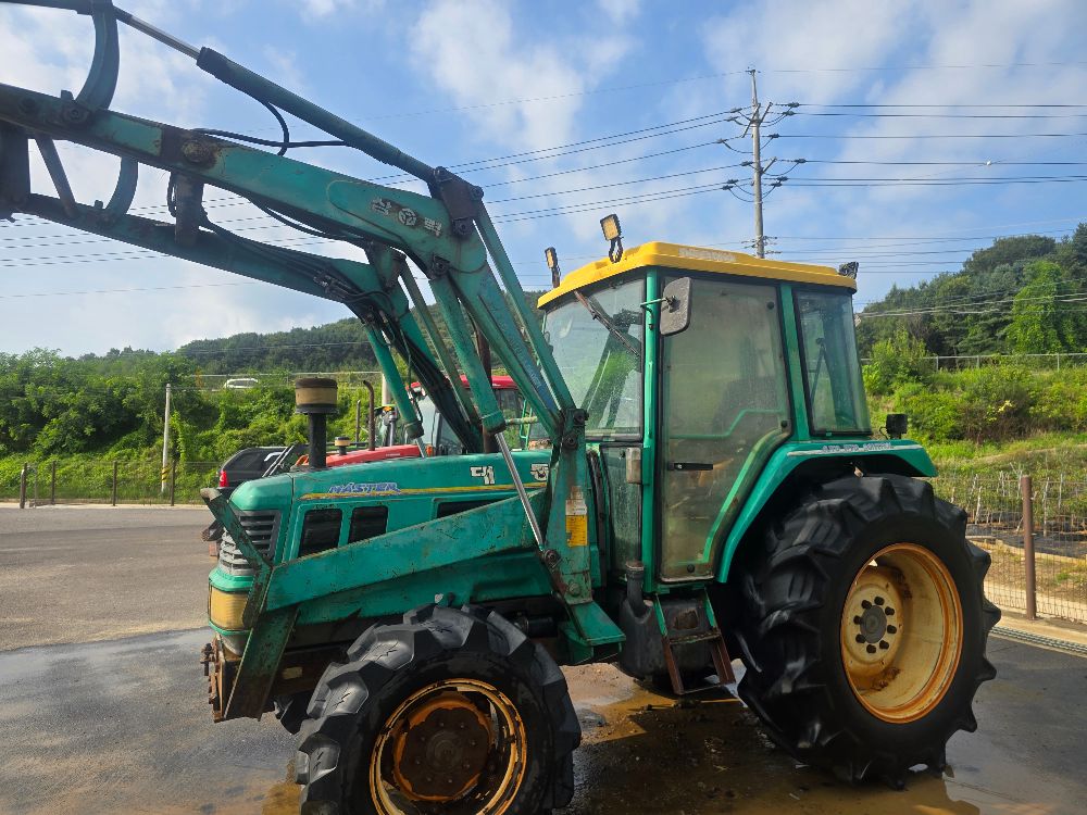 대동 트랙터 D68 (68마력) 뒤우측면
