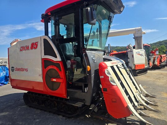 Daedong Combine Harvester DXM85GFC (5Rows) 앞좌측면