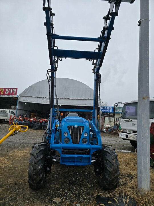 LS 트랙터 KR55 (55마력) 앞좌측면