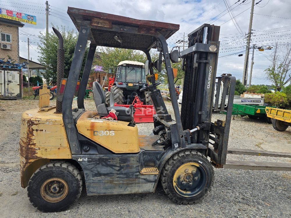 Doosan Forklift D30S (3톤톤) 뒤우측면