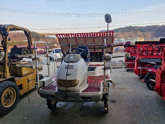 얀마 이앙기 VP6 (6조식) 앞좌측면