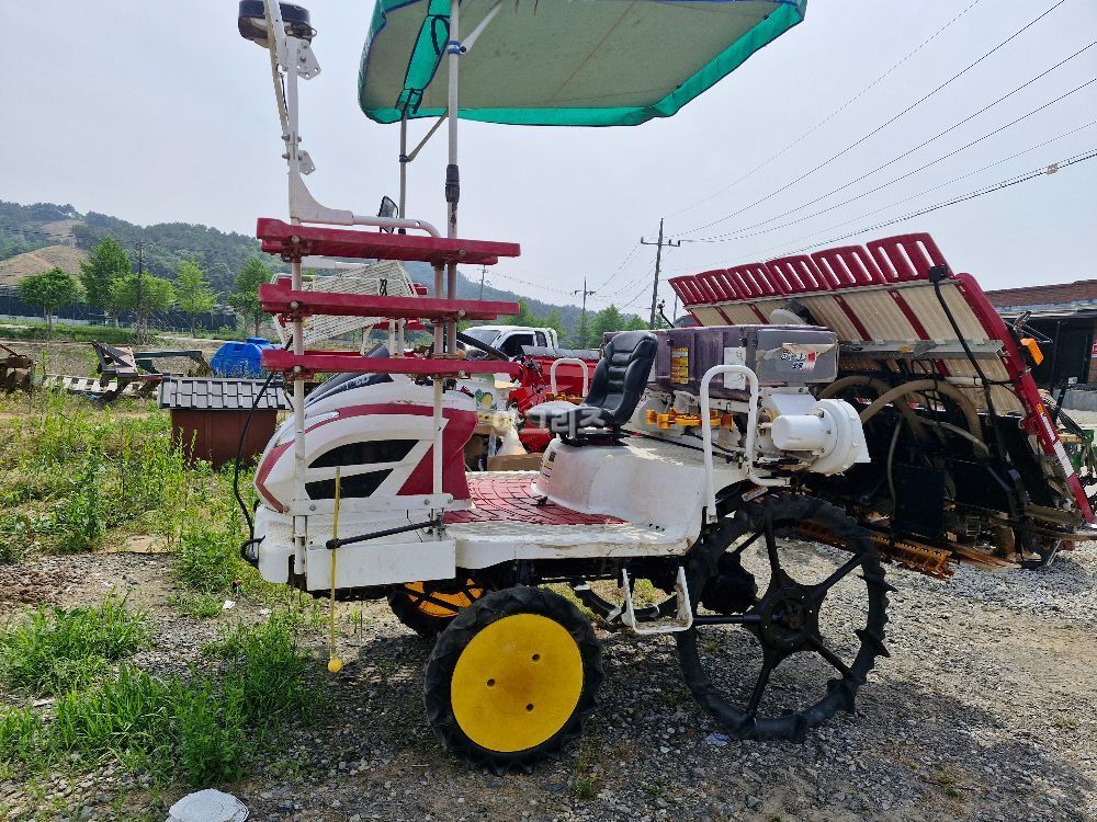 Yanmar Rice transplanter YR6DZAF (6Rows) 뒤우측면