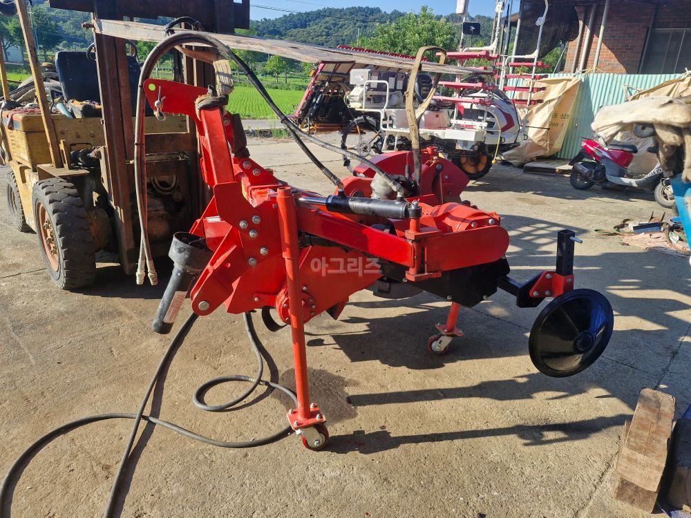 영진기계 논두렁조성기 AZ350-CH 뒤우측면